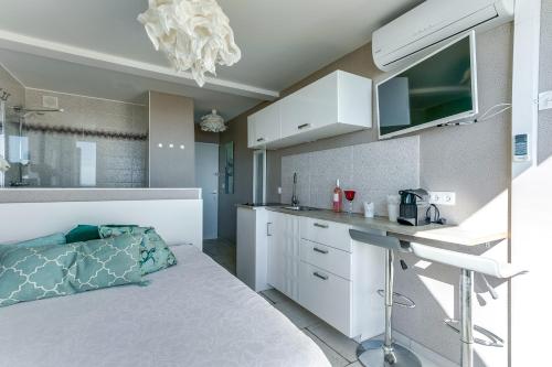 Blue beach AB 402 naturiste