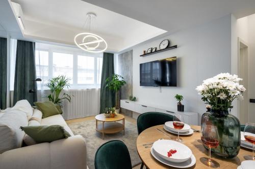 Foto City - Center 1BR with Private Balcony 1