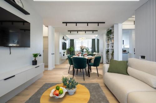 Foto City - Center 1BR with Private Balcony 4