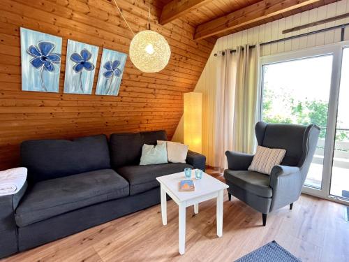 Χώρος καθιστικού στο Holiday Home Ferienhäusle Nina by Interhome