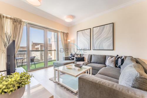 1BR Near Burj Khalifa and Dubai Mall, Easy Access to Dubai Marina and Palm Jumeirah by Road or Metro, BLVD Walk, Downtown Dubai by Deluxe Holiday Homes