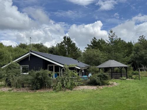 Zahrada ubytování Holiday Home Jorina - 700m to the fjord by Interhome