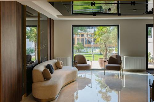 a living room with a couch and a glass floor at Royal Rooms by J'adore in Lugoj