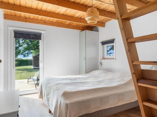 Ένα ή περισσότερα κρεβάτια σε δωμάτιο στο Holiday Home Swipdagh - 150m from the sea by Interhome