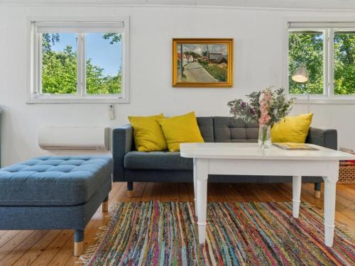 Ruang duduk di Holiday Home Aria - 1km from the sea by Interhome