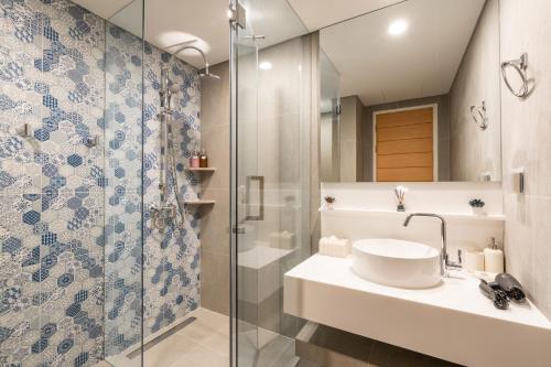 a bathroom with a sink and a shower at Lakeside Residences by NLA in Bang Tao Beach