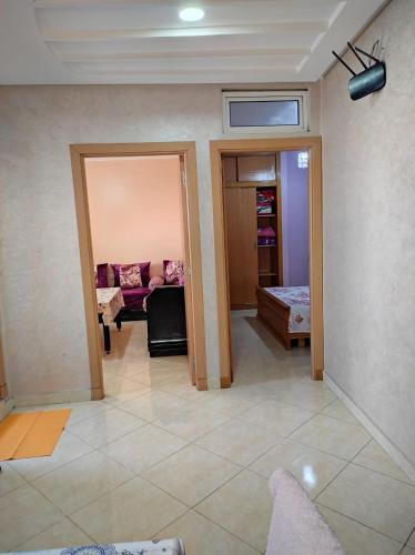 Postel nebo postele na pokoji v ubytování Home calme - بيت الهدوء