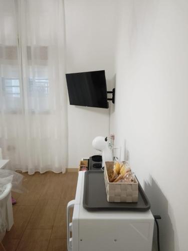 a kitchen with a box of fruit on a counter at Dimora MiRà in Adelfia