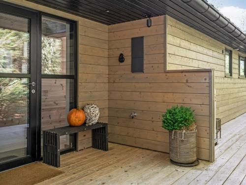 Το κτήριο όπου στεγάζεται  η παραθεριστική κατοικία