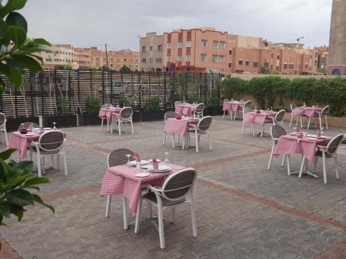 Rose Valley Hotelにあるレストランまたは飲食店