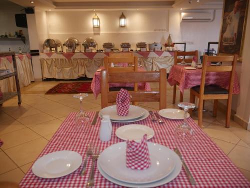 Rose Valley Hotelにあるレストランまたは飲食店