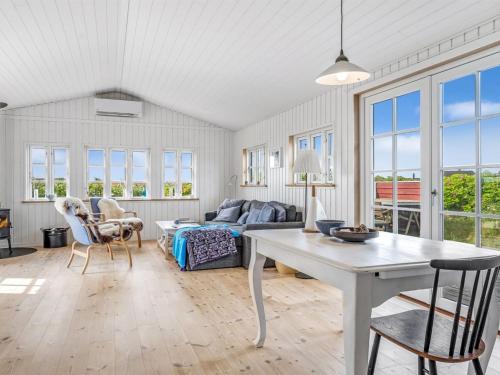 Khu vực ghế ngồi tại Holiday Home Thine - 250m from the sea by Interhome