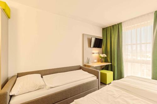 Highway Hotelにあるベッド