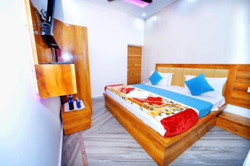 Ένα ή περισσότερα κρεβάτια σε δωμάτιο στο Hotel Sky inn Agra