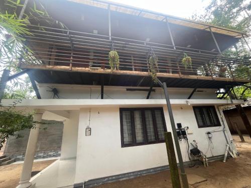 El edificio en el que está la habitación en casa particular