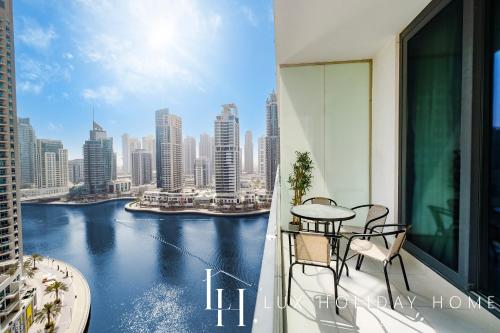 LUX Contemporary Suite with Marina View 6