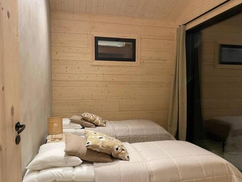 Letto o letti in una camera di Modern High-Quality 4BR Villa in Levi Next to Ski Slopes
