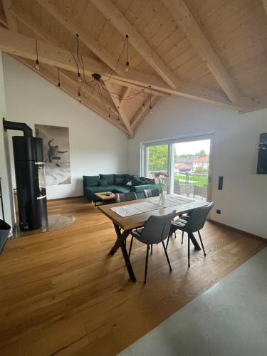 Φωτογραφία από το άλμπουμ του Grüne Gams - Neubau Designwohnung mit 2 Balkonen σε Breitbrunn am Chiemsee