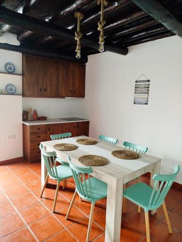 a kitchen with a table and chairs in a room at Staymoz in Estremoz