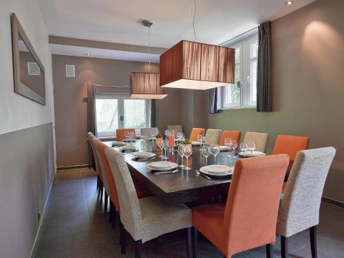 Khu vực ghế ngồi tại Spa Apartment with Private Pool