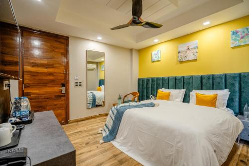 Letto o letti in una camera di Lime Tree Hotel - Near Medanta Hospital
