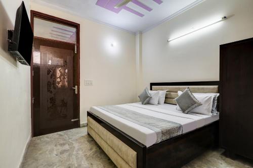 a bedroom with a bed and a television in it at Hotel Sunshine By The Premium Villa in New Delhi