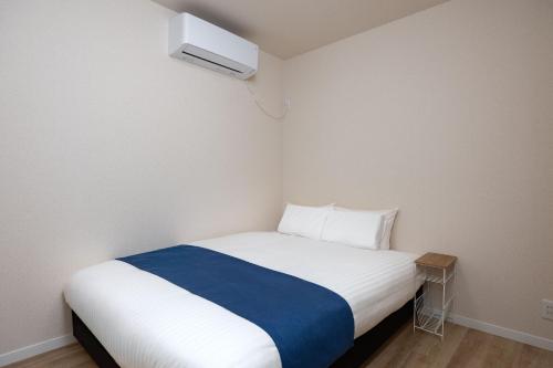 Bridge Stay Midoribashi - Spacious Stay in Higashinari, Easy Access for Osaka Sightseeing, Brand-New Opening in Higashi-Imazato Area, Sleeps up to 10 Guests