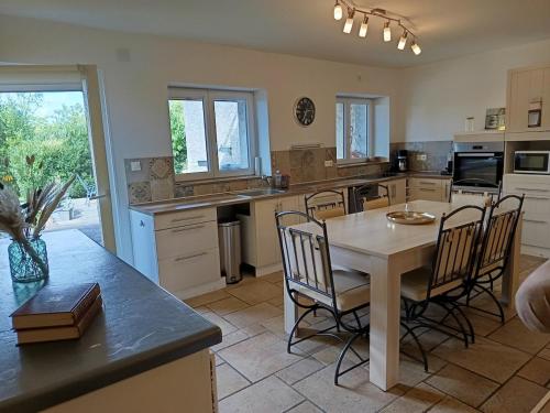 Η κουζίνα ή μικρή κουζίνα στο L'appartement du Golf