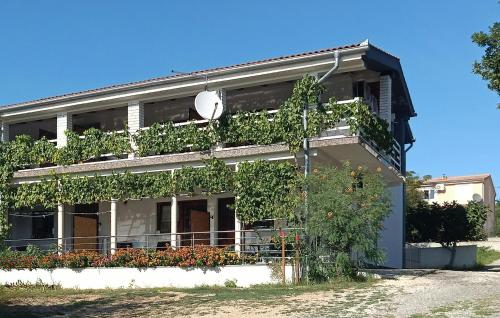 Nice Apartment In Maslenica With Wifi