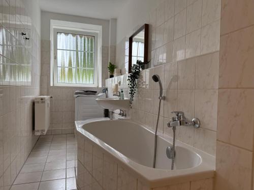 Ένα μπάνιο στο MonteurWohnung Fischbach Apartment 1
