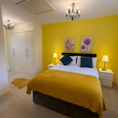 Ένα ή περισσότερα κρεβάτια σε δωμάτιο στο Spacious I Off Street Parking I Families & Contractors