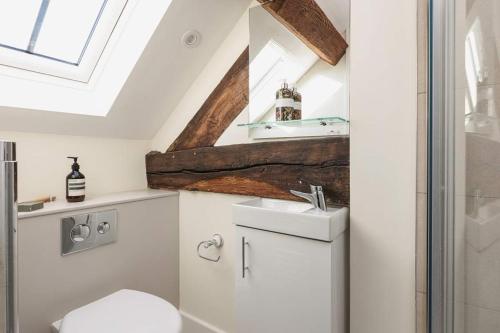 Ένα μπάνιο στο Home Farm Retreat