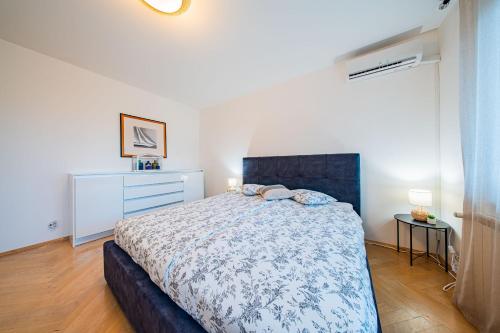 Zagreb 179 - 2 Bedroom - 2 Loggia -New - Apartment - Flexible Keybox Entry - Modern - Monthly Rent - WiFi