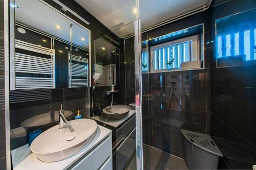 Zagreb 179 - 2 Bedroom - 2 Loggia -New - Apartment - Flexible Keybox Entry - Modern - Monthly Rent - WiFi