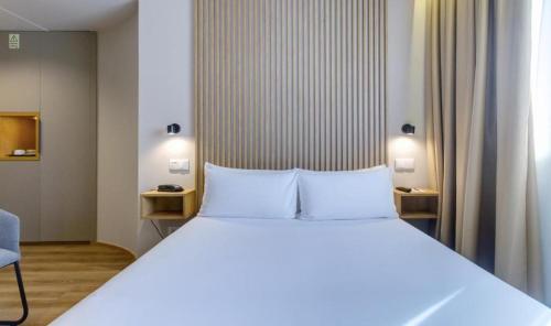 Ένα ή περισσότερα κρεβάτια σε δωμάτιο στο room Select Porto
