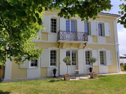 Grand gîte avec piscine MAISON PORT VALADE