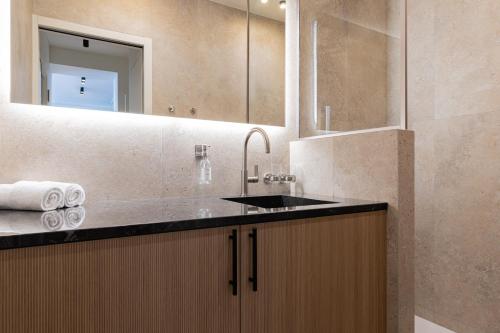 La Suite - Voltaire I - 1 bedroom with AC