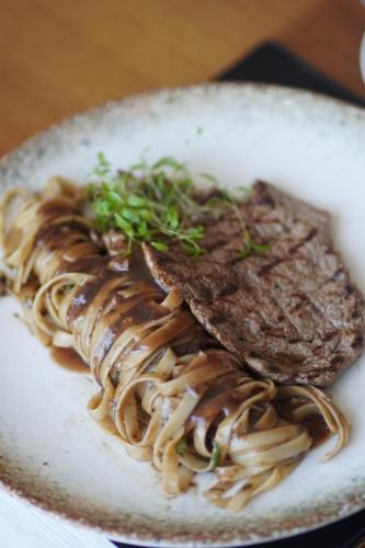 ホテルの敷地内または近くでの食事または食べ物