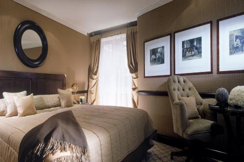 The Chesterfield Mayfair — Photo of the whole room