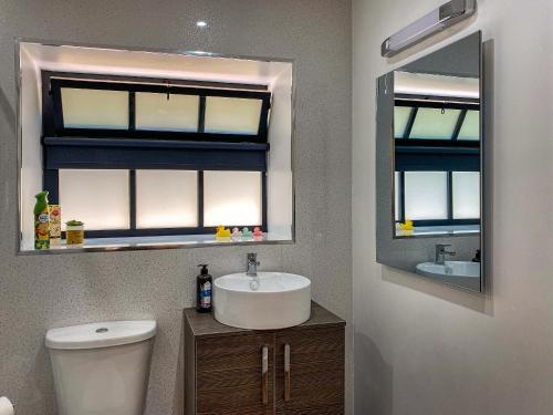 Bilik mandi di Tranquillity-Uk38552