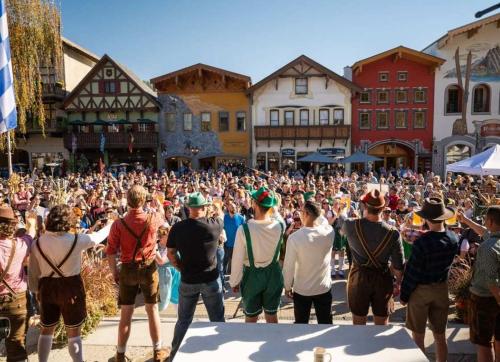 a large crowd of people standing in a town at Snowcreek Suite - Ponderosa in Leavenworth