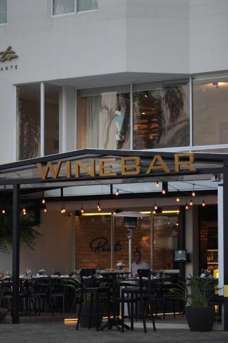 Radisson Hotel Anápolisにあるレストランまたは飲食店