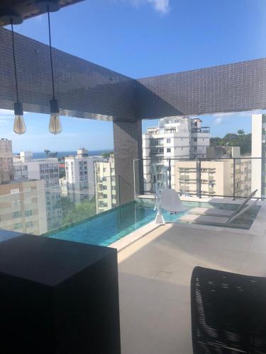 Moderno AP no Porto da Barra - Praia, Conforto e Praticidade