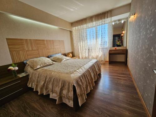 Ένα ή περισσότερα κρεβάτια σε δωμάτιο στο Bright-Spacious Apartment New Building, Near Center, 3 Parks