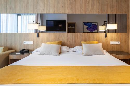 Postel nebo postele na pokoji v ubytování Hotel Gold Arcos 4 Sup - Opened May 2022