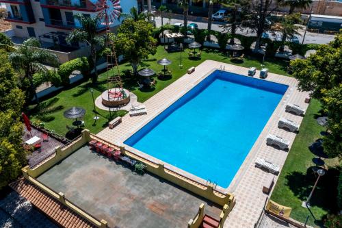 an overhead view of a large swimming pool in a city at Quinta do Moinho in Loulé
