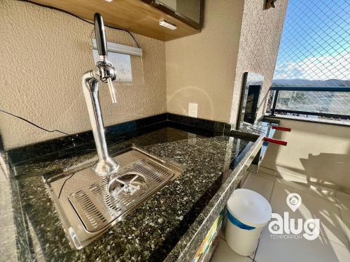 a kitchen counter with a sink in a room at S801T2 Beto Carrero - Vista Mar - Games e Chopeira in Penha