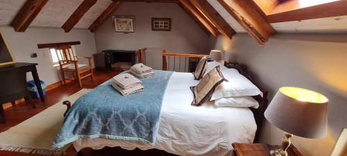 a bedroom with a large bed with towels on it at Windmeul Cottage Jacobsbaai in Jacobs Bay
