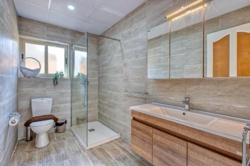 Koupelna v ubytování Charming and cosy maisonette in Sliema RABE1-1