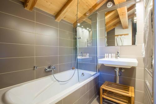 Chalet Jirishanca More Mountain Central Morzine